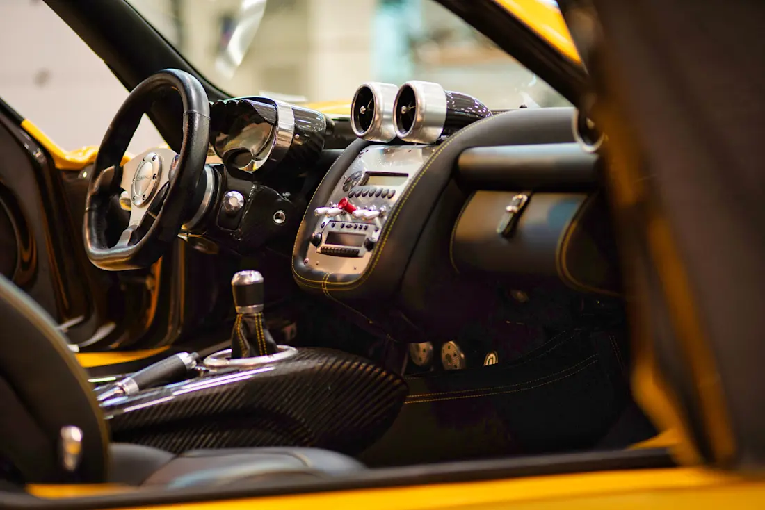 zonda-s-roadster-interni