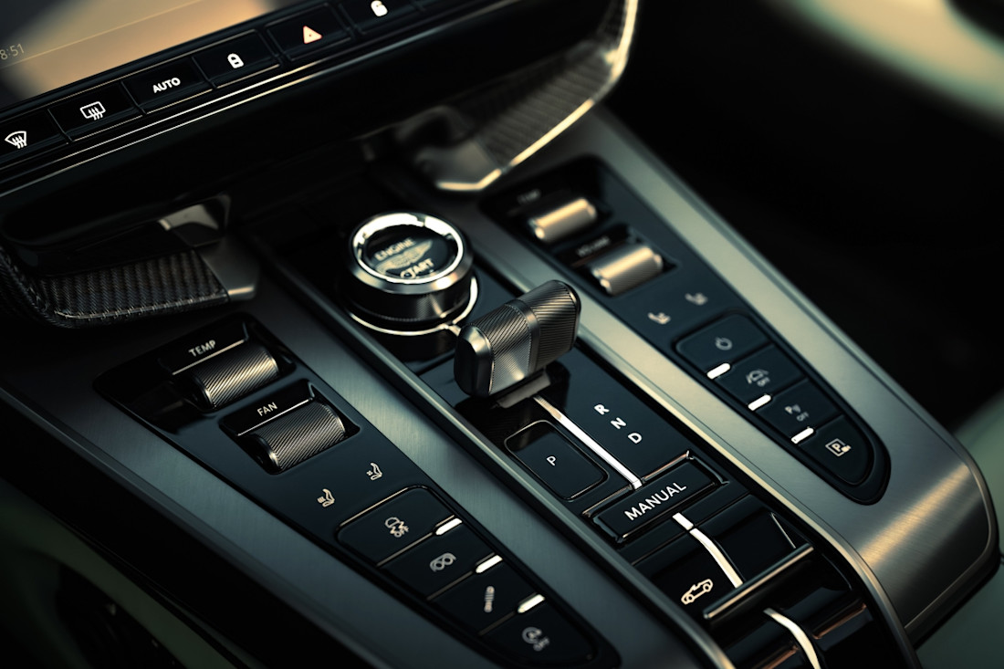aston-martin-vanquish-volante-2025 (2).jpg