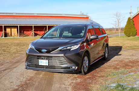 Editorial 2021 toyota sienna limited 02 jm