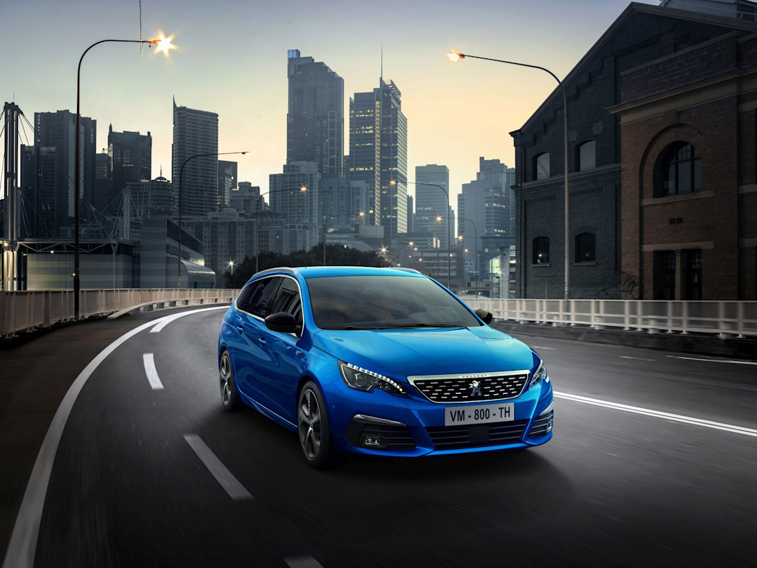 Nuova gamma Peugeot 308 con Peugeot i-COCKPIT® digitale