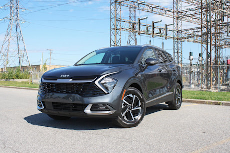 Kia Sportage HEV 2023 vs Toyota RAV4 Hybride 2022 : match comparatif Image