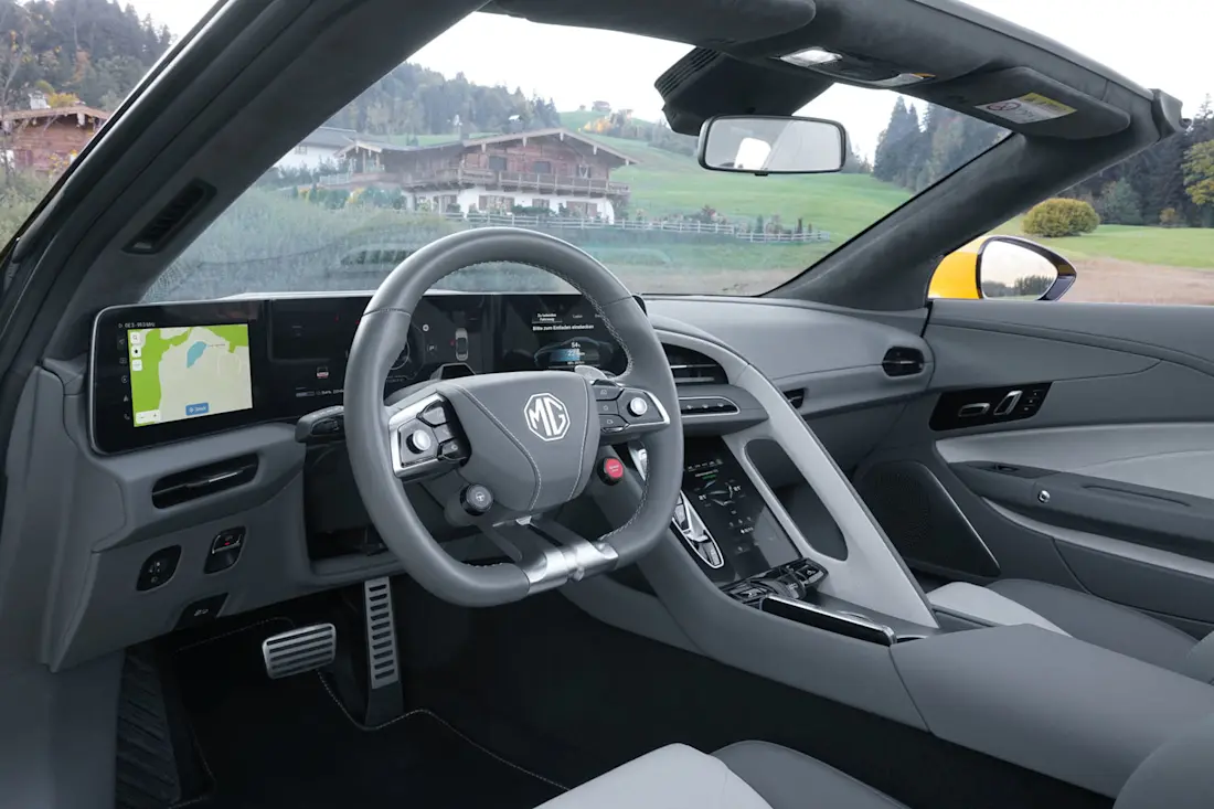 7 mg-cyberster-gt-cockpit