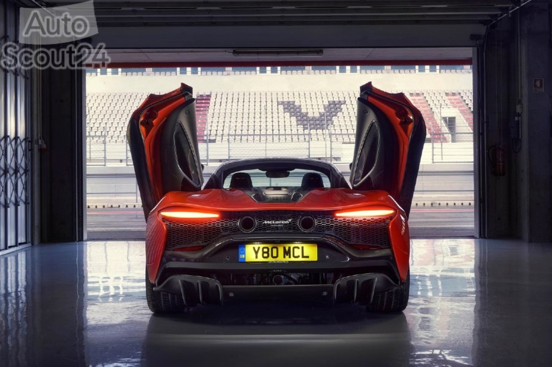 McLaren-Artura-2022-1280-17 (2).jpg