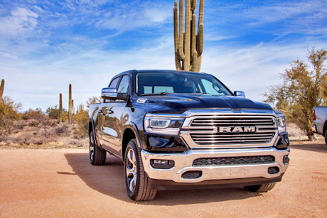 Editorial 2019 ram 1500 laramie longhorn crew cab 01 lw