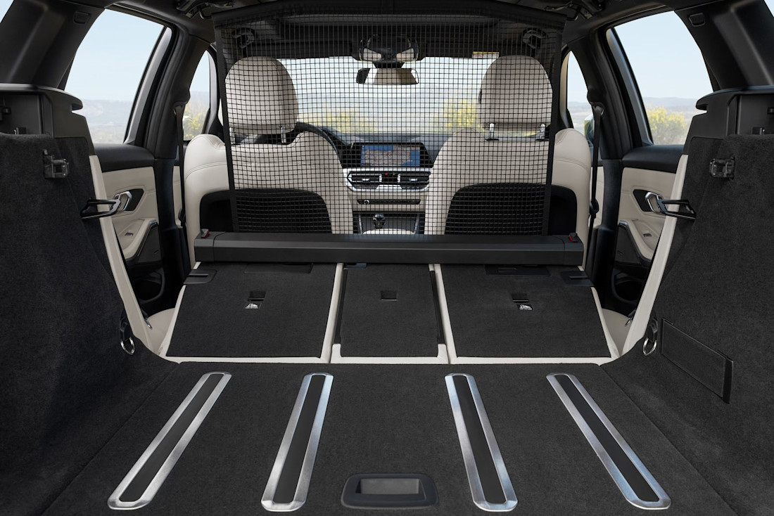 BMW-3er-Touring-Trunk.jpg