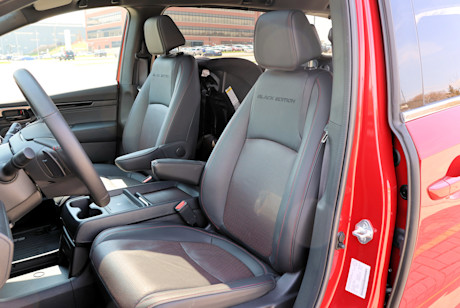 Editorial 2025 honda odyssey review interior front seats 2