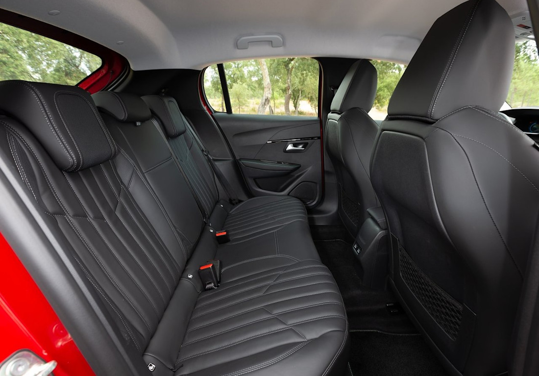 Peugeot-208-2020 interior 2
