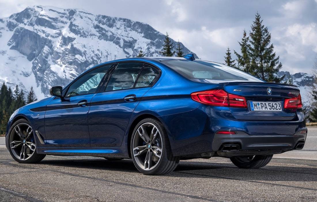 NeldrKoCcGu2v8KYe99I7-5049526404def7d5398ce8fcf3817c95-bmw-550-back-1100