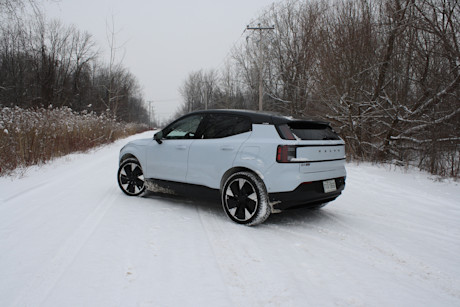 Volvo EX30 2025 vs Volvo EX40 2025 – Quel est le meilleur choix pour vous? Body Image