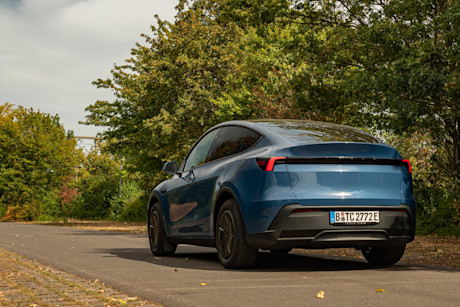 tesla-model-y-hinterrad-2026-titelbild