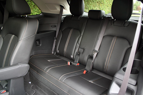 Jeep Grand Cherokee 4xe vs Mazda CX-90 PHEV 2024 : match comparatif Body Image