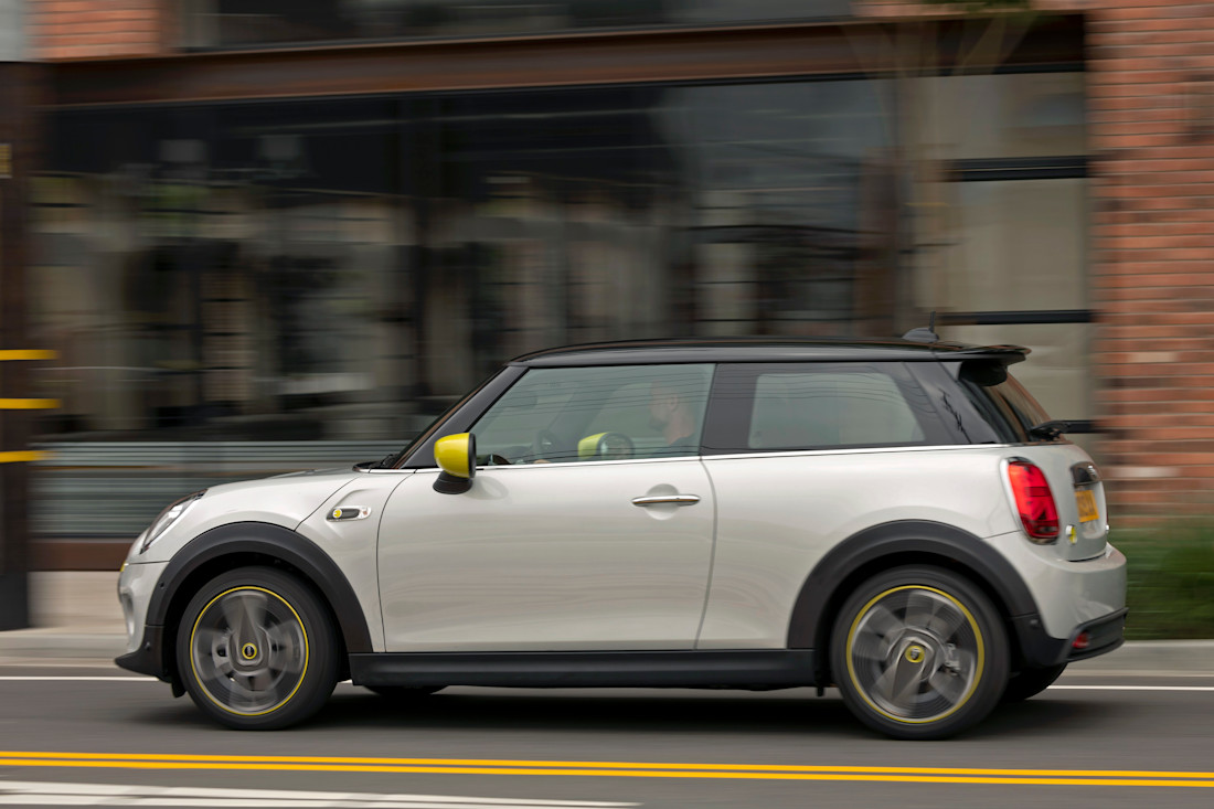P90357206_highRes_the-new-mini-cooper-.jpg