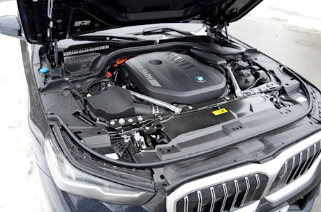 BMW 550e xDrive 2025 : essai routier Image