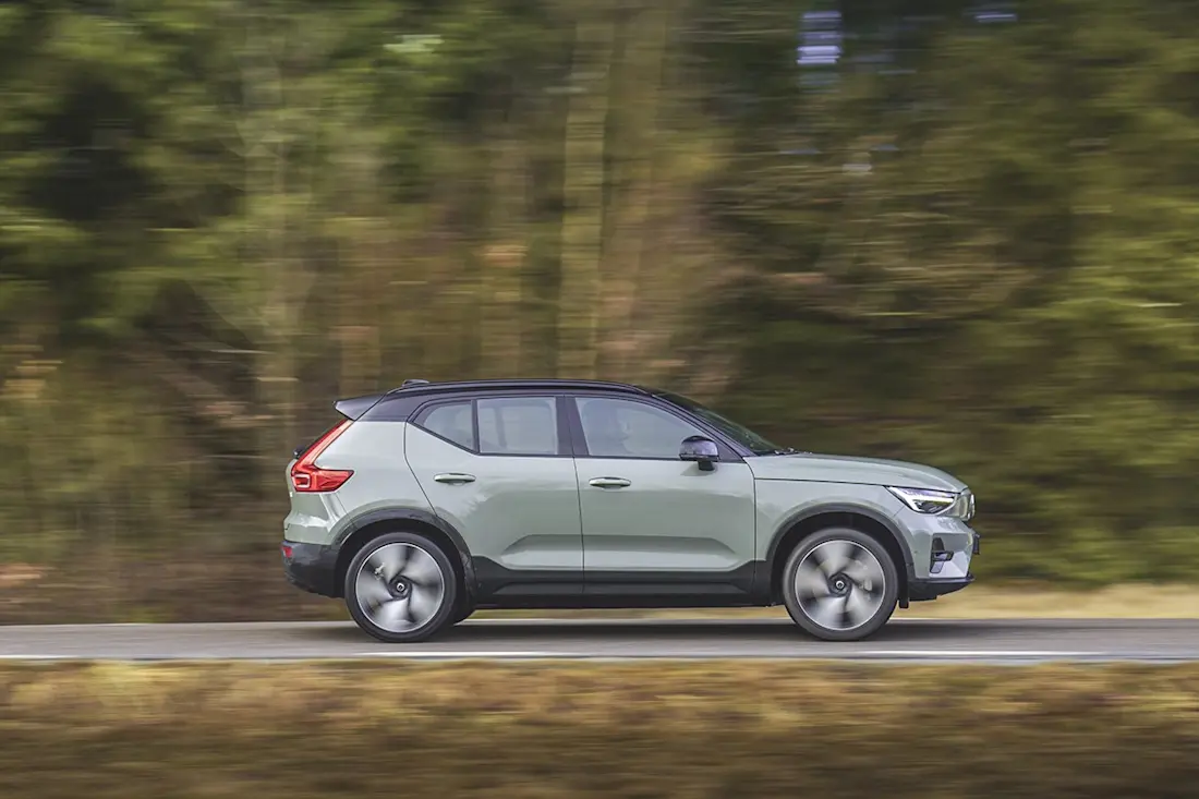 Volvo XC40 Recharge (2023) dynamic, side view Volvo XC40 Recharge (2023) dynamic, side view