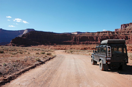 Editorial 2000 land rover defender 110 scott pelly 02
