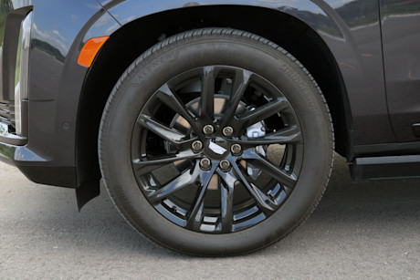 Editorial 2023 cadillac escalade esv sport platinum td 230920 11 jm