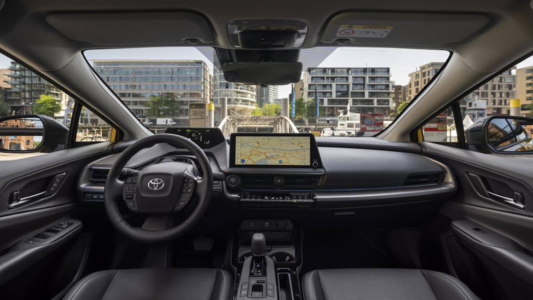 2023+Prius+PHEV+DPL+092