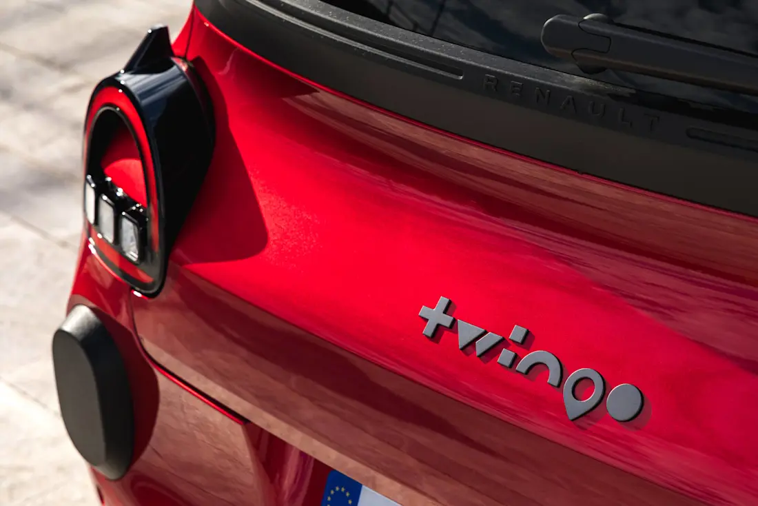 Twingo-E-Tech-Elektrisch-Absolut-Rot-12