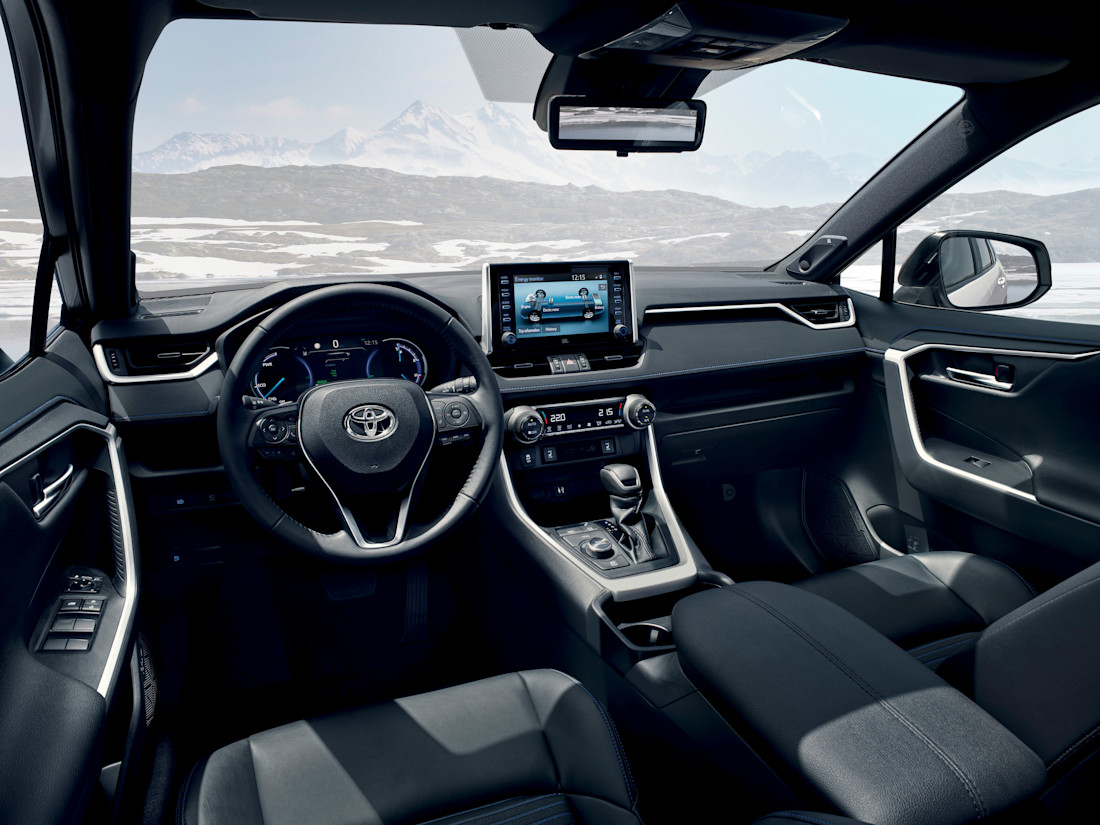 2019-toyota-rav4-int-01-721914.jpg