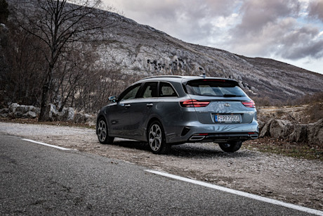 Kia-Ceed-Sportswagon-PHEV-Side-Rear
