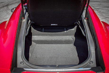 Editorial 06 bm jaguar f type trunk