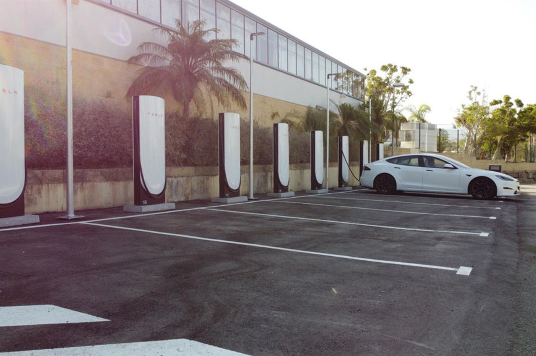 Tesla sigue enchufada y abre 5 nuevos Supercargadores