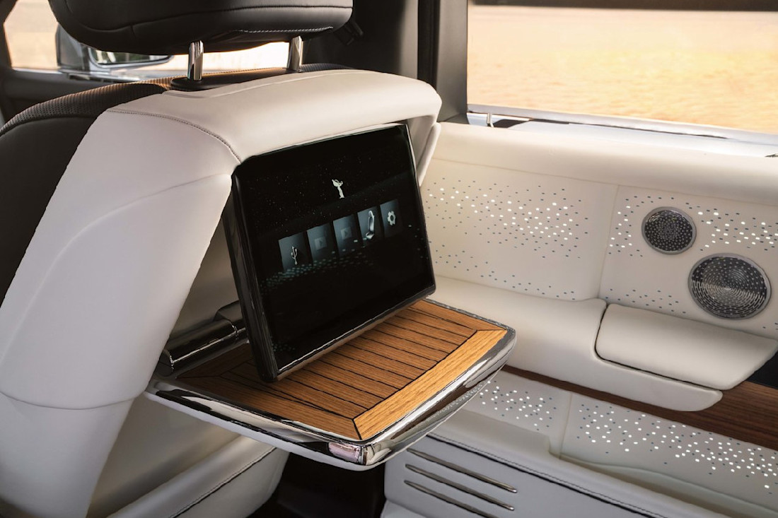 Rolls-Royce-Phantom-Extended-Regatta-2026-interior (4).jpg