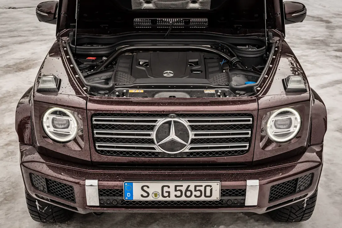 Mercedes-G-500-Engine2