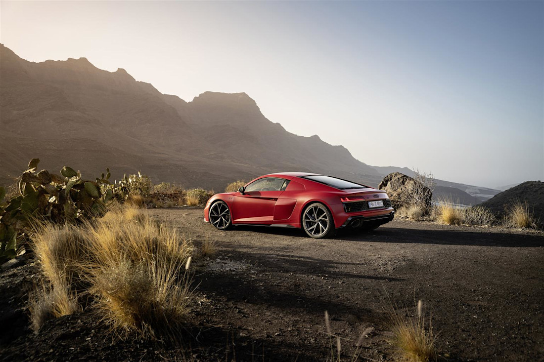 Audi R8 V10 performance RWD: nuova supercar a trazione posteriore