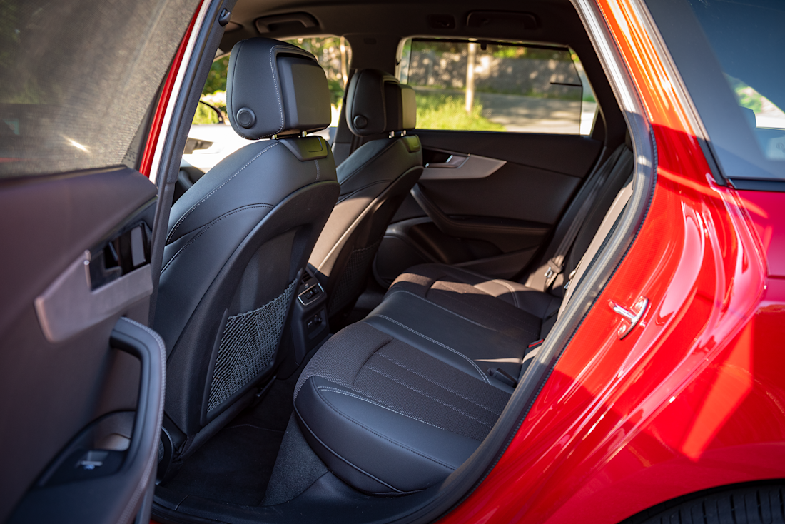 Audi-A4-Avant-2021-Rearseats