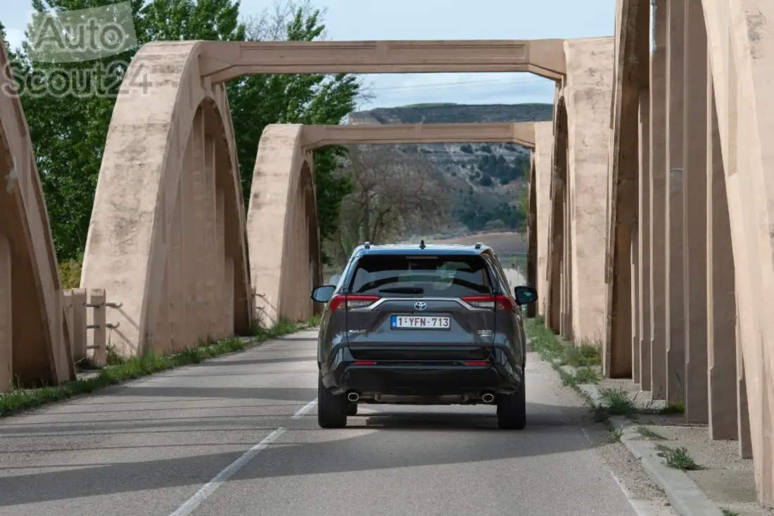 Toyota RAV4 Plug-in - Presentación Valladolid (24) (1) Toyota RAV4 Plug-in - Presentación Valladolid (24) (1)