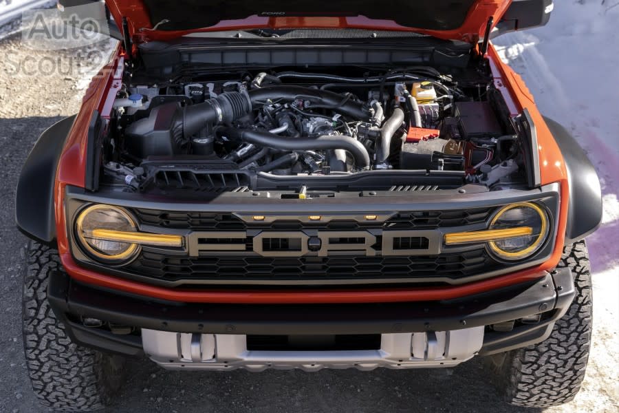 2022-Ford-Bronco-Raptor_details_02-Copy(1).jpg