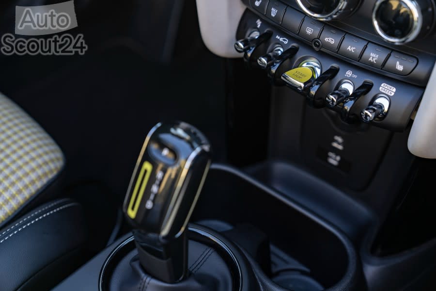 P90471810_highRes_mini-cooper-se-conve.jpg