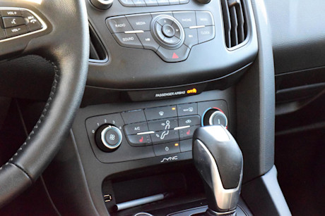 Editorial 2015 ford focus se hatchback jp 13