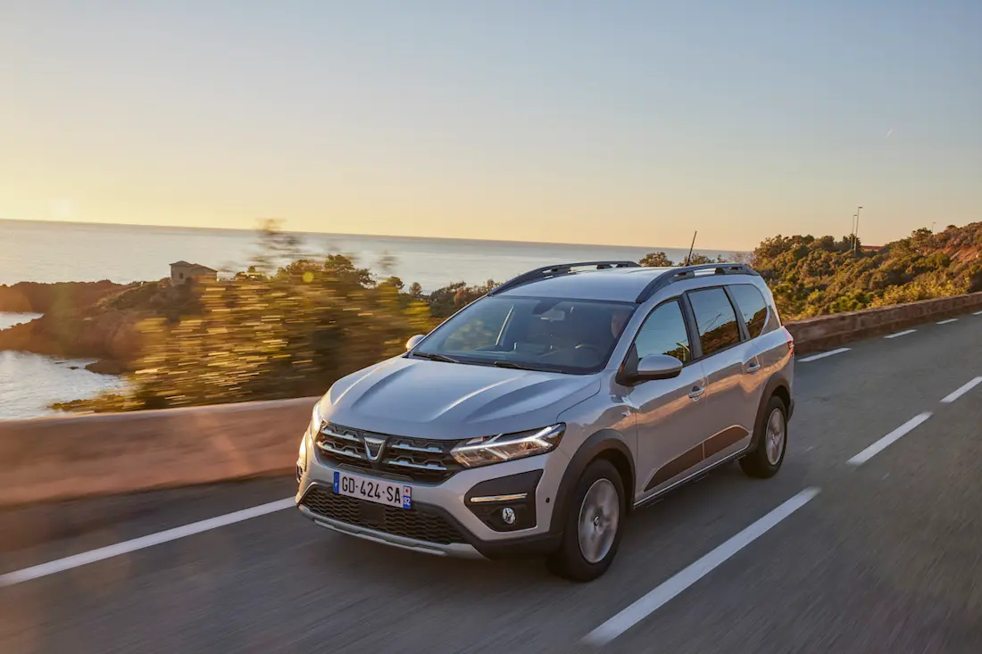 Der Hochdachkombi Dacia Jogger überzeugt mit einem besonders geringen Preis pro Liter Ladevolumen.  Der Hochdachkombi Dacia Jogger überzeugt mit einem besonders geringen Preis pro Liter Ladevolumen.