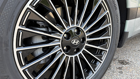 2026 Hyundai Ioniq 9 vs VinFast VF 9 Comparison Test + Video Image