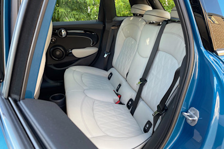 Editorial 2022 mini cooper s 5 door premierplus 23 ct
