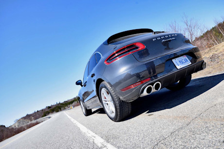 Editorial 2017 porsche macan turbo performance package 03 jp