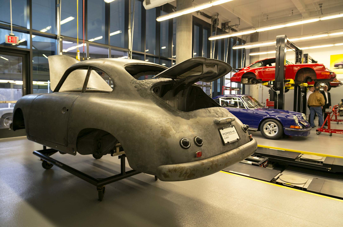 Editorial porsche classic factory restoration 02 jw