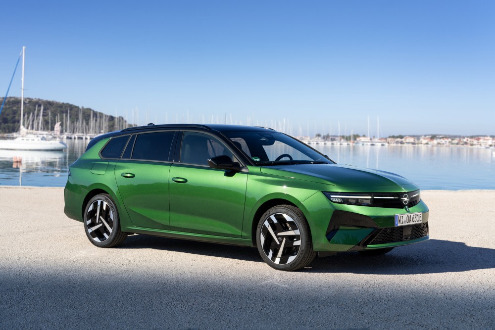 Opel-Astra-Sports-Tourer-Electric-4