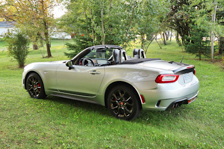 Editorial 2018 fiat 124 spider abarth 07 jm