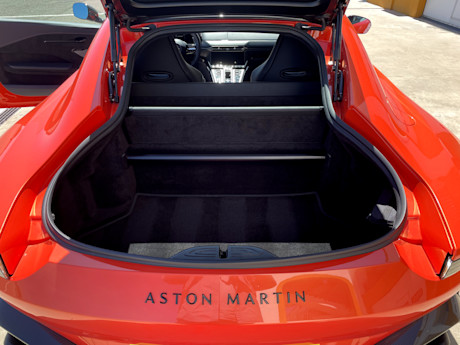 Editorial 2025 aston martin vantage mb 1