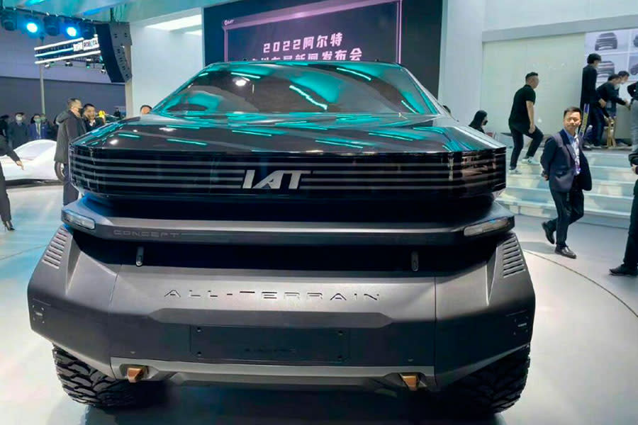 Tesla-cybertruck-chino-t-mad-(4).jpg