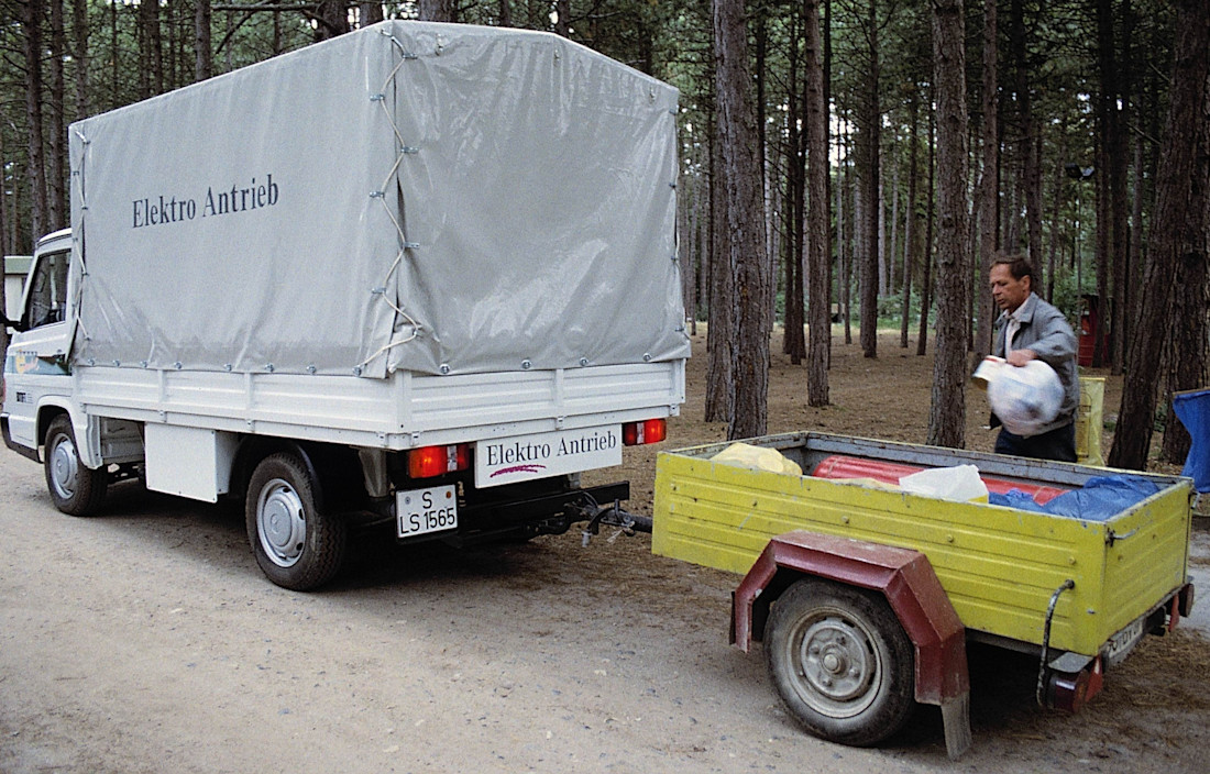 mercedes-benz-mb-100-back