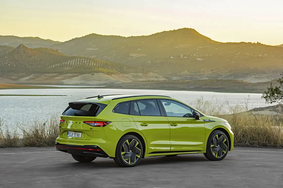Skoda Enyaq RS iV (2022) statisch, achteraanzicht Skoda Enyaq RS iV (2022) statisch, achteraanzicht