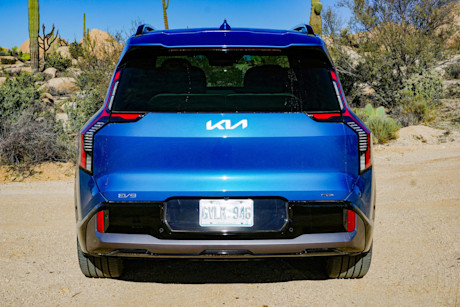 Editorial 2024 kia ev9 land awd w gt line package fd 231215 06 di