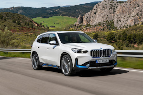 BMW rijdt Audi en Mercedes eruit op de EV-markt