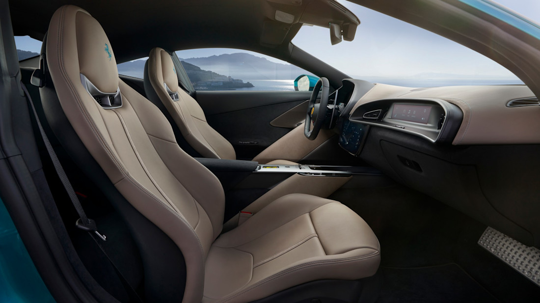 ferrari-amalfi-interior-2