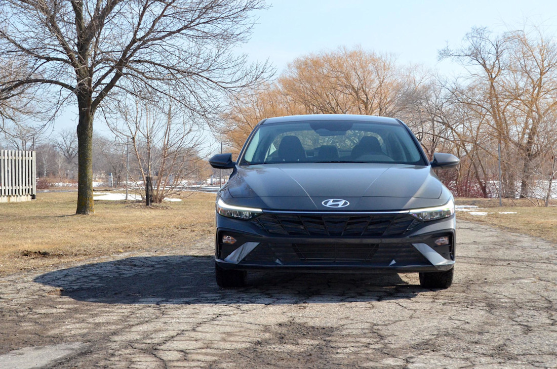 Hyundai Elantra 2024 : essai routier Body Image