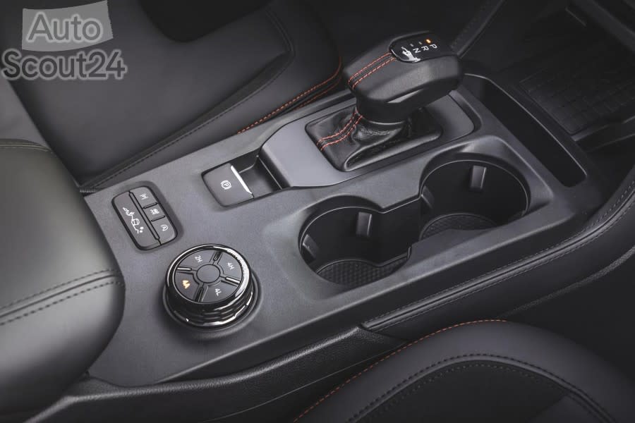 Ranger_Raptor-interior-10-LOW.jpg
